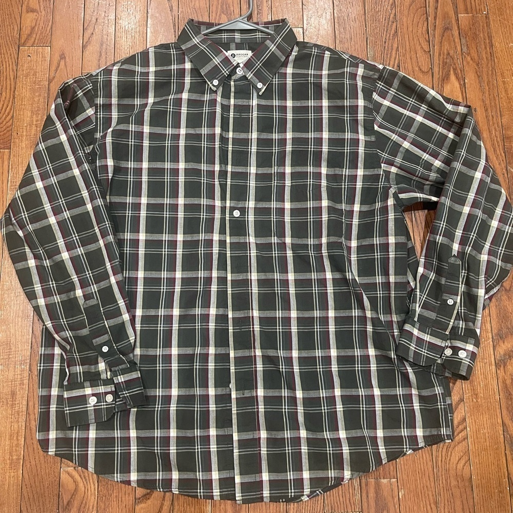 Haggar Black and White Casual Button Down Shirt